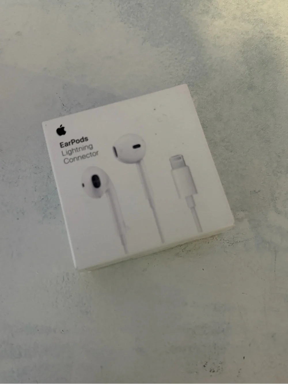 NIB Apple EarPods Lightning Connector in White